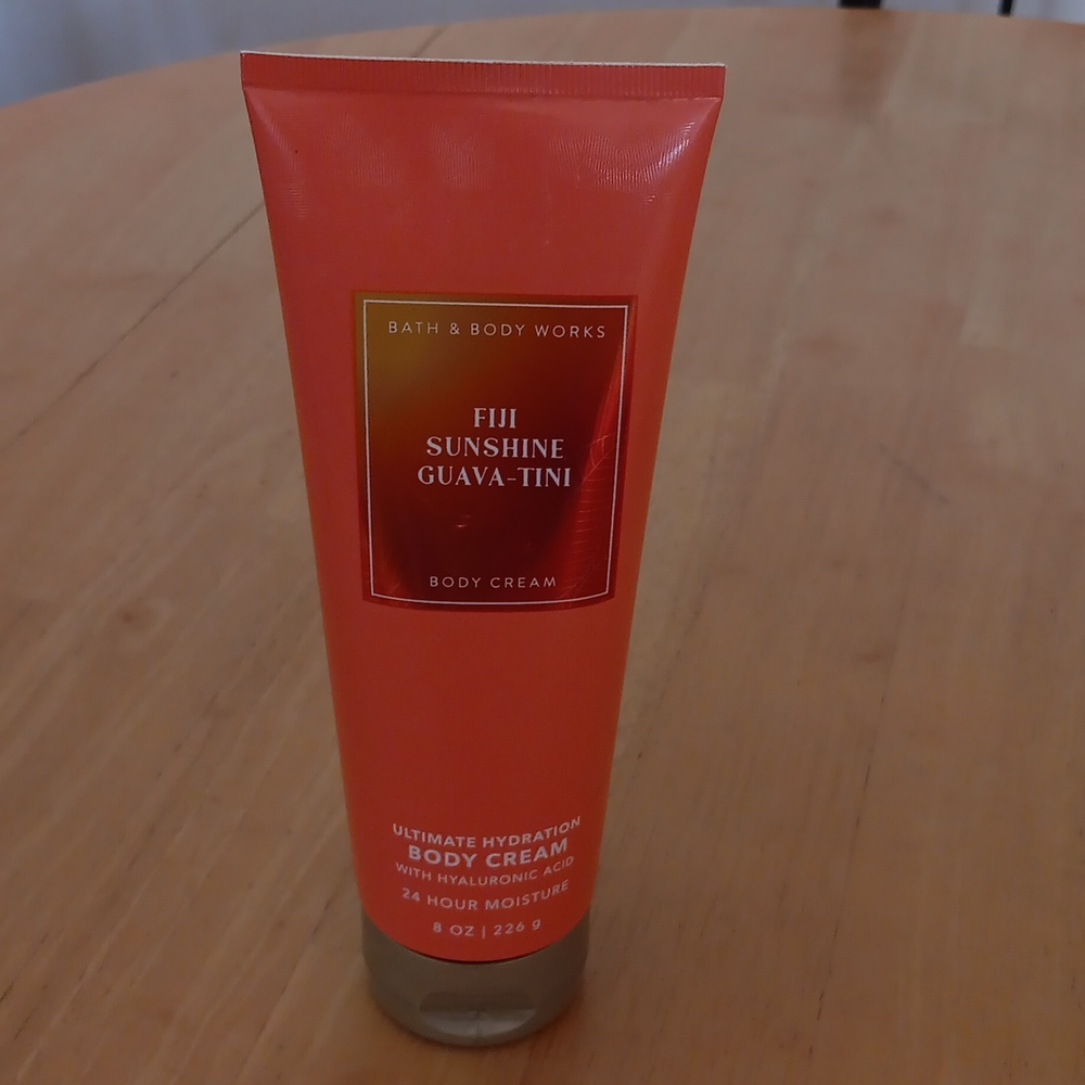Bath & Body Works Choice Of One Body Cream - NWT - Picture 4 of 10